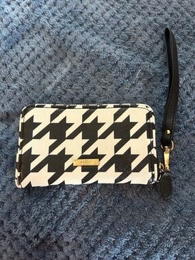 Aldo Black & White Houndstooth Wristlet